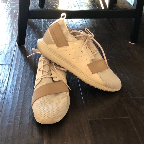 Men’s 13 under armour shoes NWOT - Picture 2 of 3